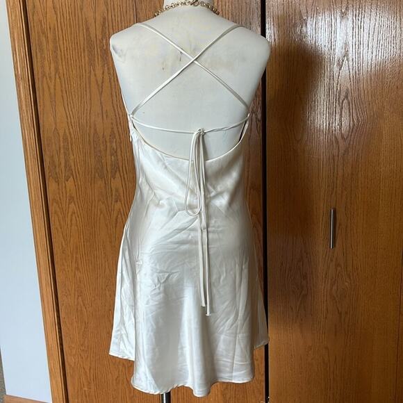 Le Lis Ivory Cross Back Tie Slip Dress  Lined Size M - Picture 3 of 4